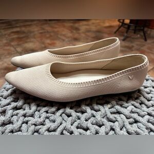 Vivaia Aria Pointed Toe Black Ballet Flats Size 39.5